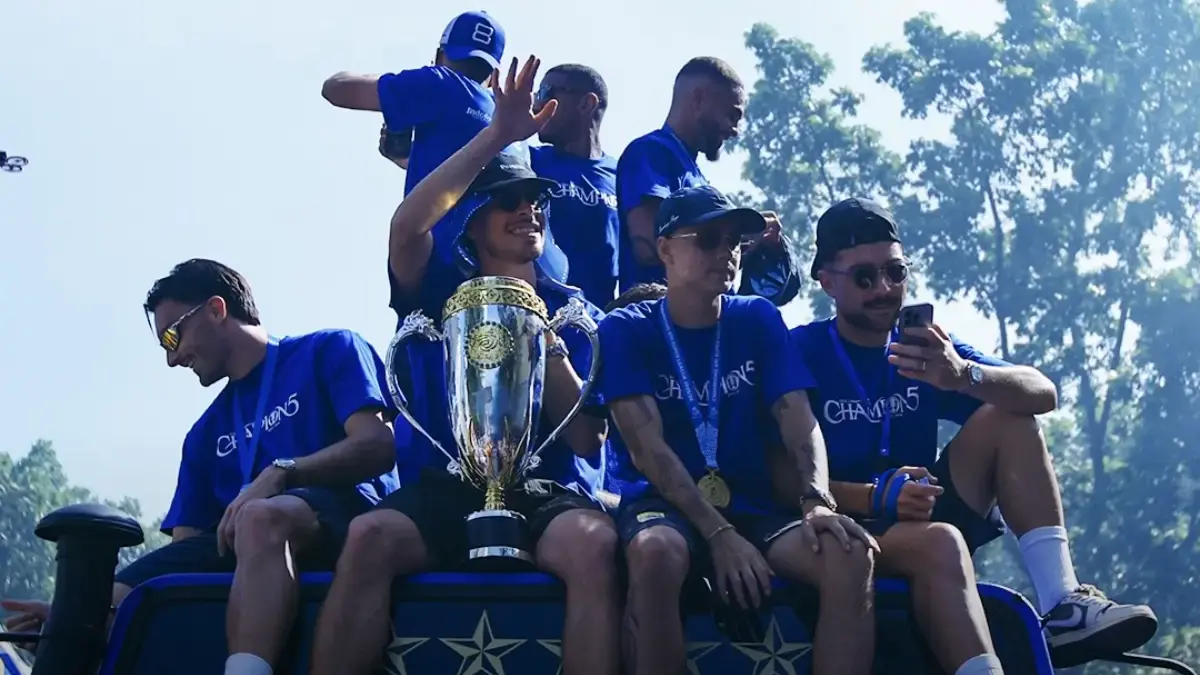 Ribuan Bobotoh Rayakan Persib Juara Ribuan Bobotoh Rayakan Persib Juara