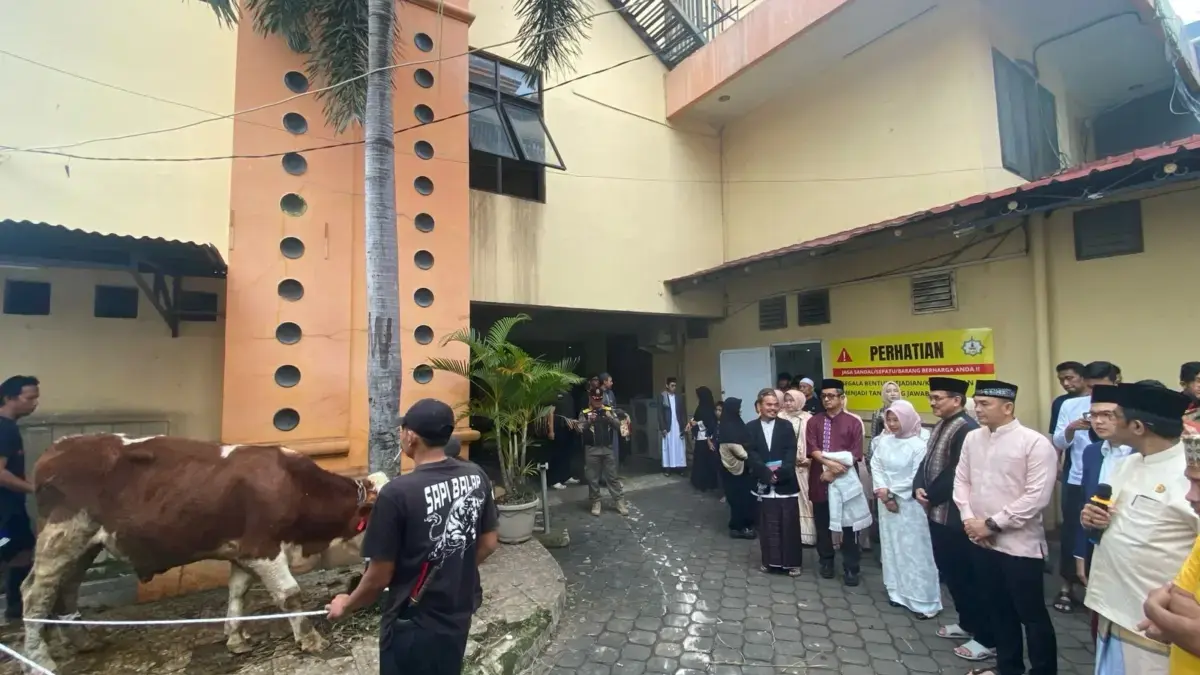 Penyembelihan Hewan Kurban di Masjid At Taqwa Cirebon