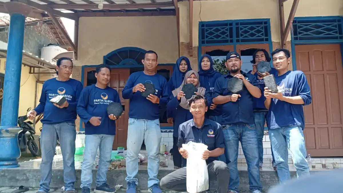 Inovasi Kader NasDem Krangkeng: Mengubah Sampah Plastik Menjadi Batako Ramah Lingkungan Partai NasDem