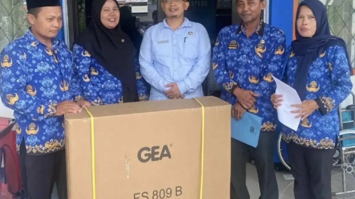 Pemkab Indramayu Salurkan Bantuan Kursi Roda Bagi Tiga Penyandang Disabilitas Dinas Sosial Kabupaten Indramayu