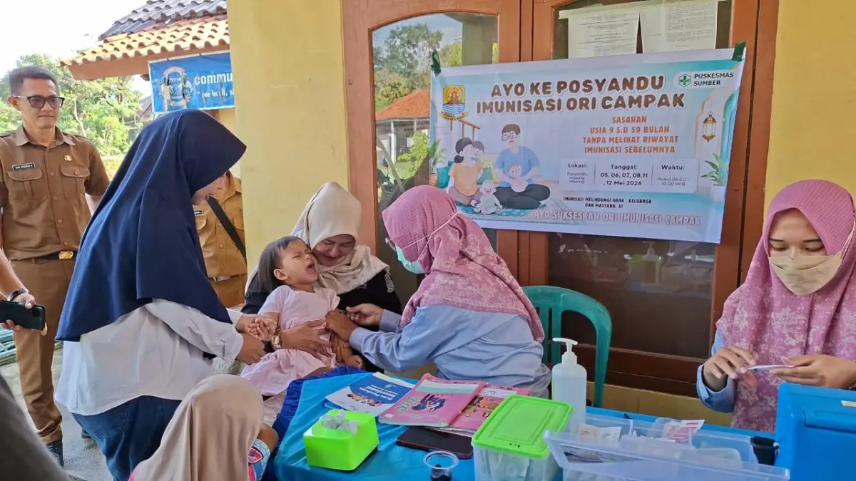 Kepala Dinas Kesehatan Kabupaten Cirebon Hj Eni Suhaeni SKM MKes