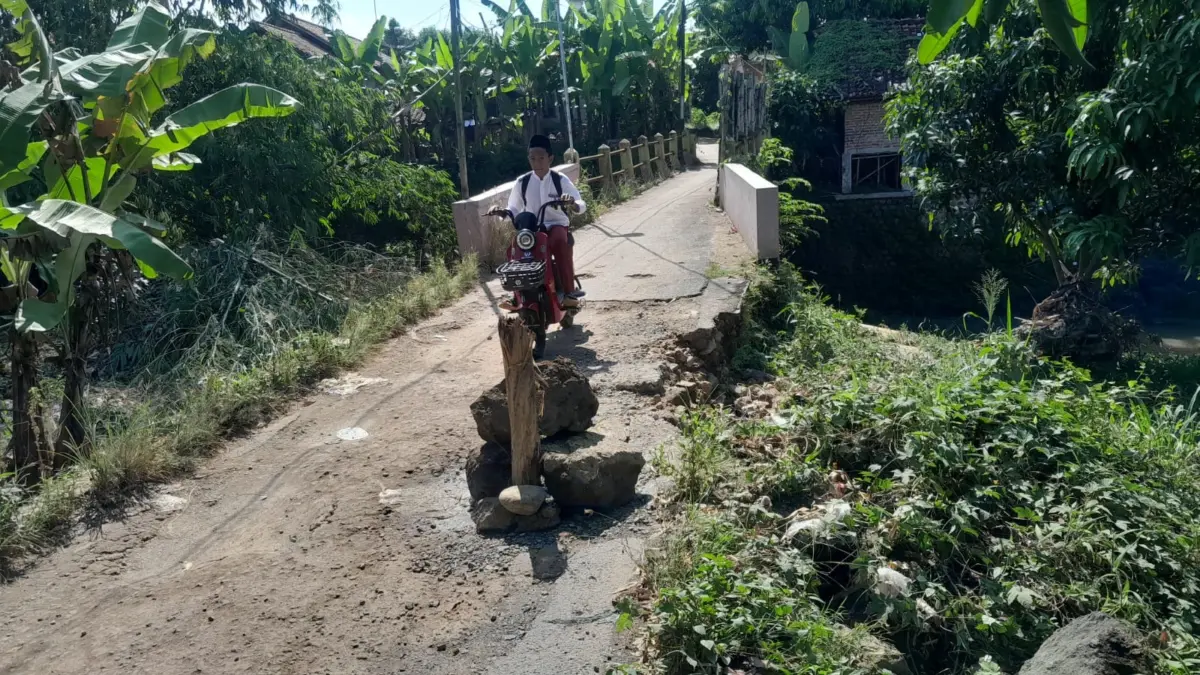 Jembatan penghubung Desa Kedungdawa