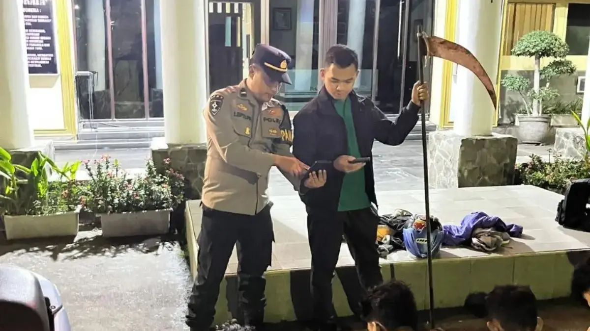 petugas Polres Cirebon Kota