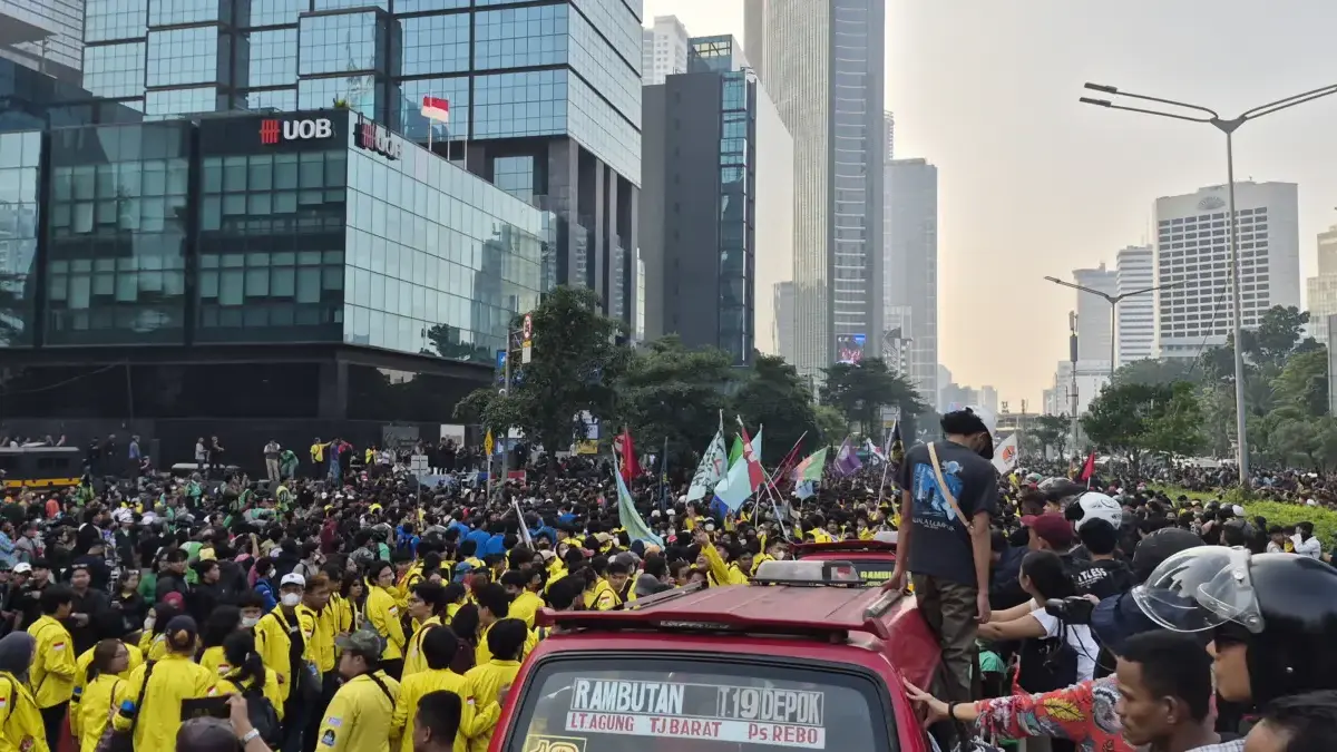 Bergejolak! Ribuan Mahasiswa Gelar Aksi Unjuk Rasa, Sampaikan Lima Tuntutan pada Pemerintah Ribuan Mahasiswa Gelar Aksi Unjuk Rasa