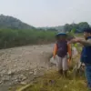 Abrasi di bantaran sungai Desa Cibodas,
