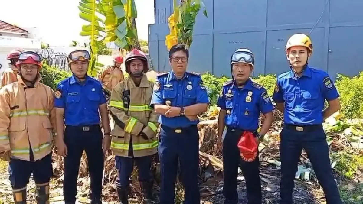 Petugas DPKP Kota Cirebon