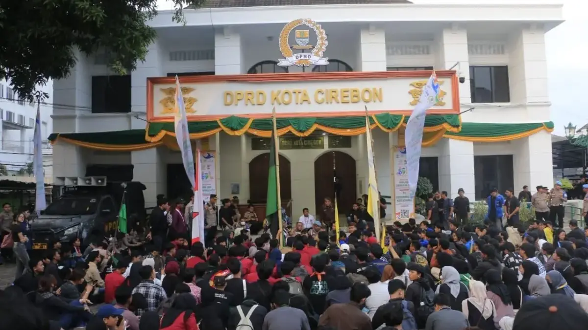 BEM Cirebon Raya Bergerak, Demo di DPRD Kota, Soroti BBM, MBG, KDMP hingga Supremasi Sipil BEM Cirebon Raya