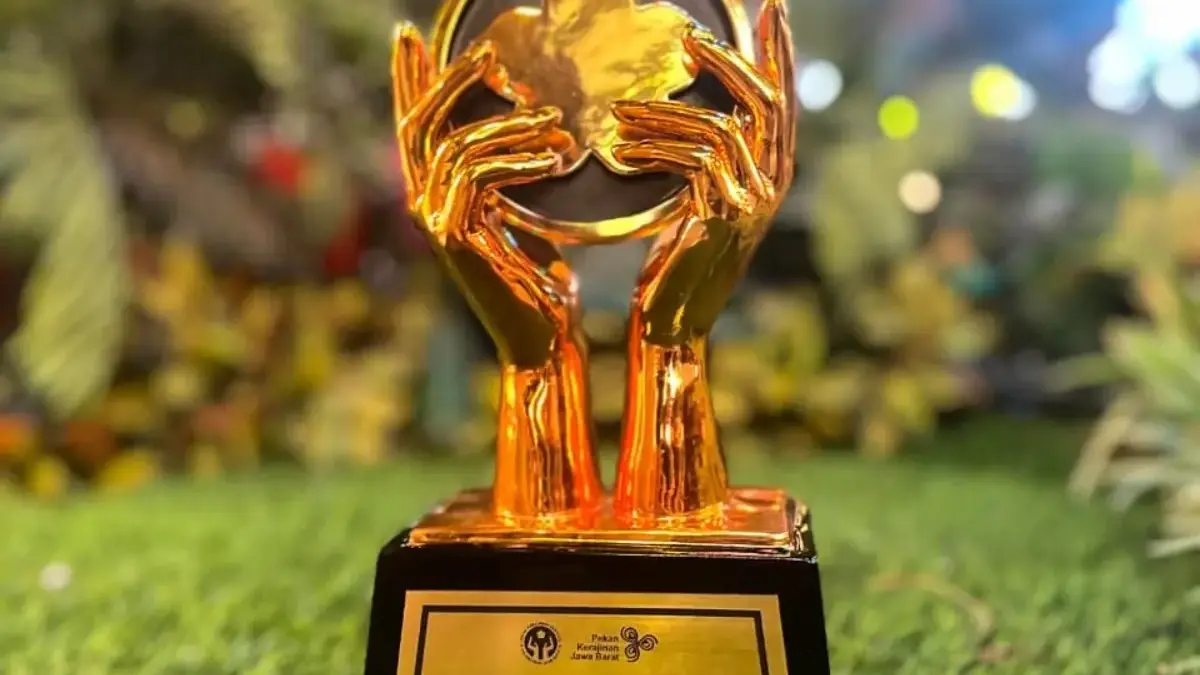 Kota Cirebon Raih Juara Terunik Fashion Show Pekan Kerajinan Jawa Barat 2026 Juara Terunik