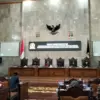rapat paripurna
