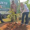 PNM Cirebon Tanam 200 Pohon Produktif di Kuningan, Perkuat Lingkungan dan Ketahanan Pangan
