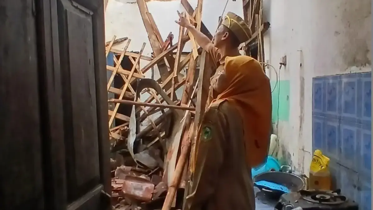 Atap Rumah Ambruk, Warga Cigadung Kuningan Masih Menanti Bantuan Perbaikan ist