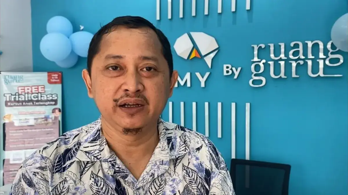 Sekretaris Dinas Pendidikan Kota Cirebon Handi Sogianto
