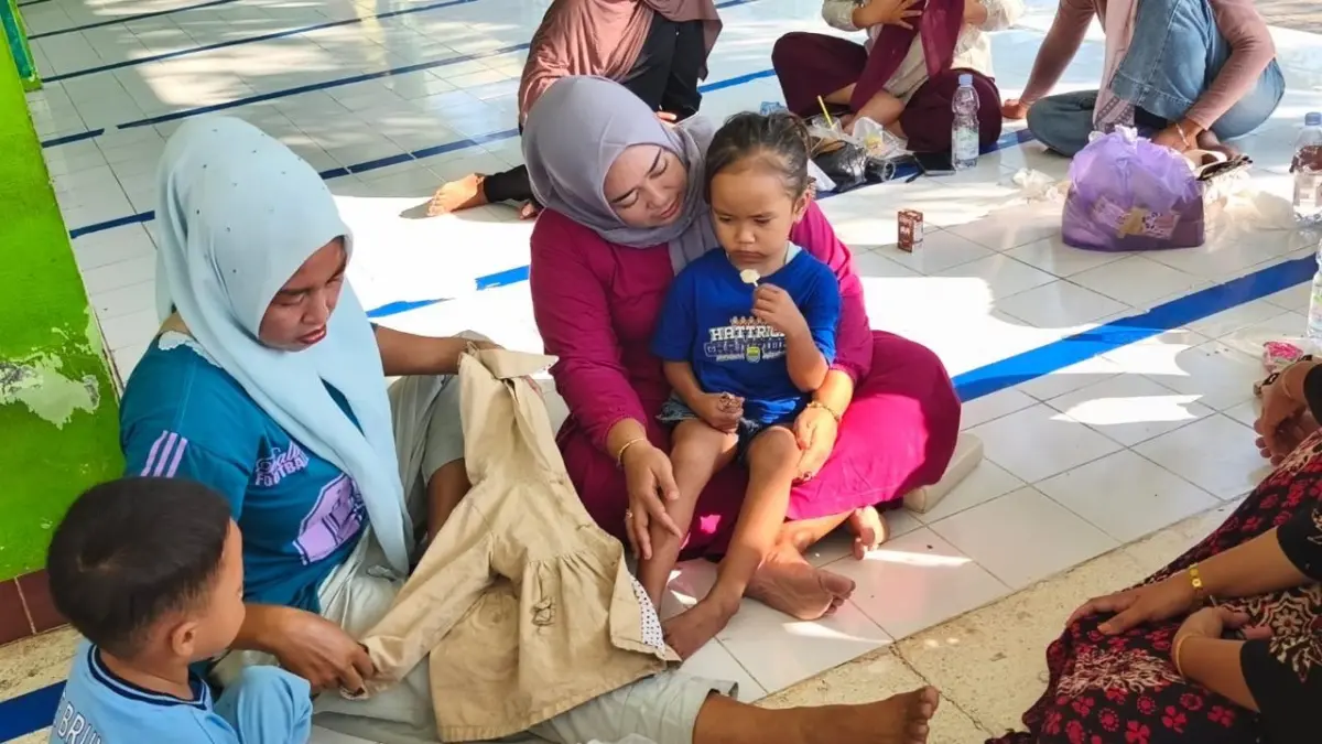 Seorang Anak Ditinggal Orang Tuanya