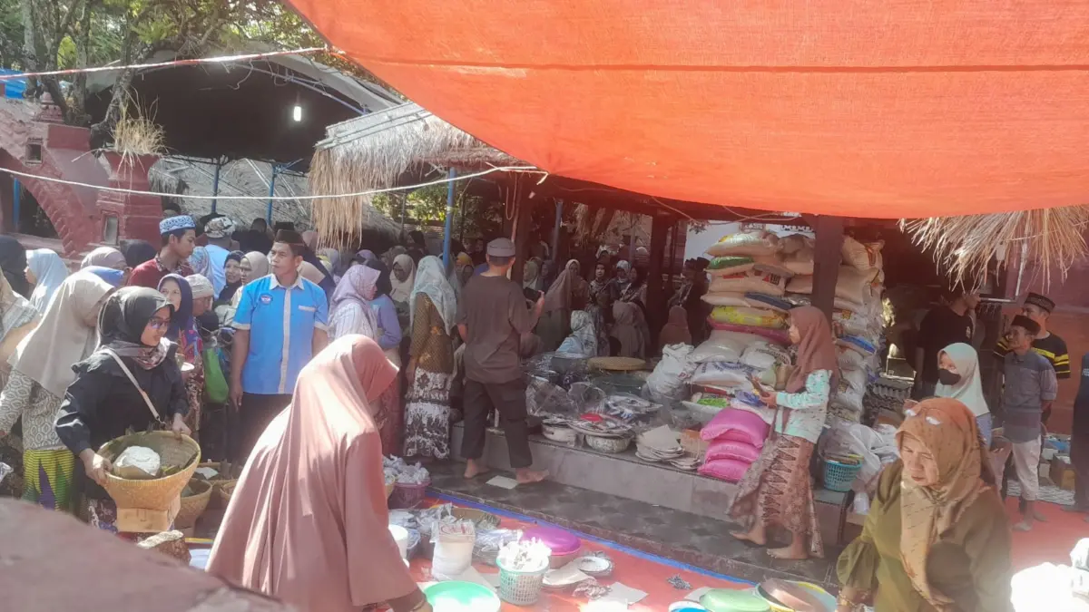 Tradisi Buka Sirap Masjid Keramat Buyut Trusmi Dipadati Warga, 5.000 Porsi Nasi Dibagikan Tradisi Buka Sirap Masjid Keramat Buyut Trusmi