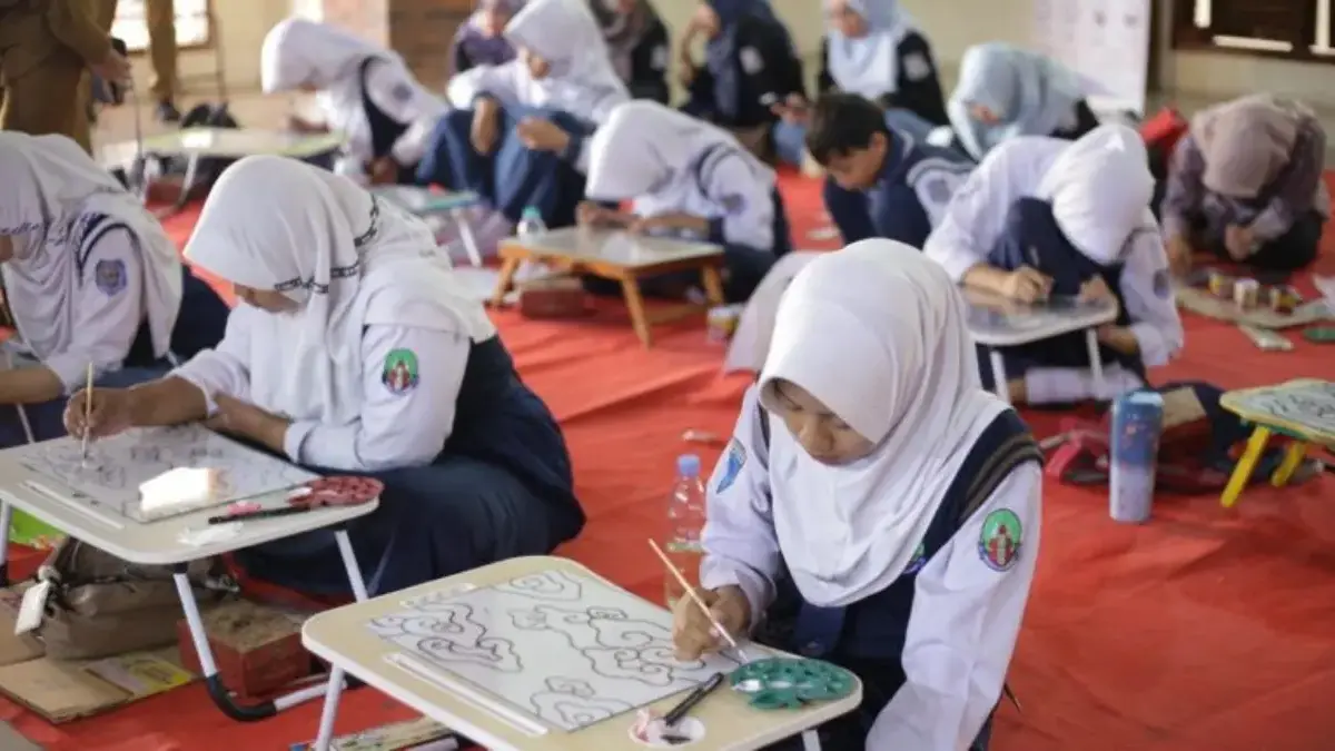 lukis kaca khas Cirebon