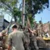 pedagang kaki lima di Jalan Yos Sudarso