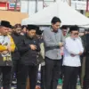 MINTA HUJAN: Bupati Indramayu Lucky Hakim bersama masyarakat Desa Anjatan dan sekitarnya menggelar Salat Istis