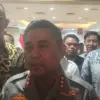 Kabaharkam Mabes Polri, Komjen Polisi Karyoto bersama Bupati Indramayu Lucky Hakim (kanan),
