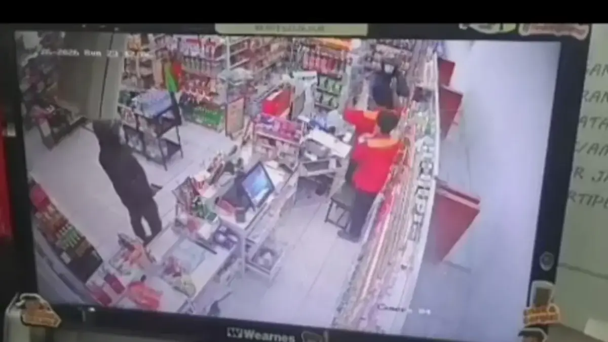 Perampok Berpistol Tembak Dua Karyawan Minimarket di Jatiwangi Perampok bawa pistol
