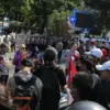 unjuk rasa di Balai Kota DPRD Kota Cirebon