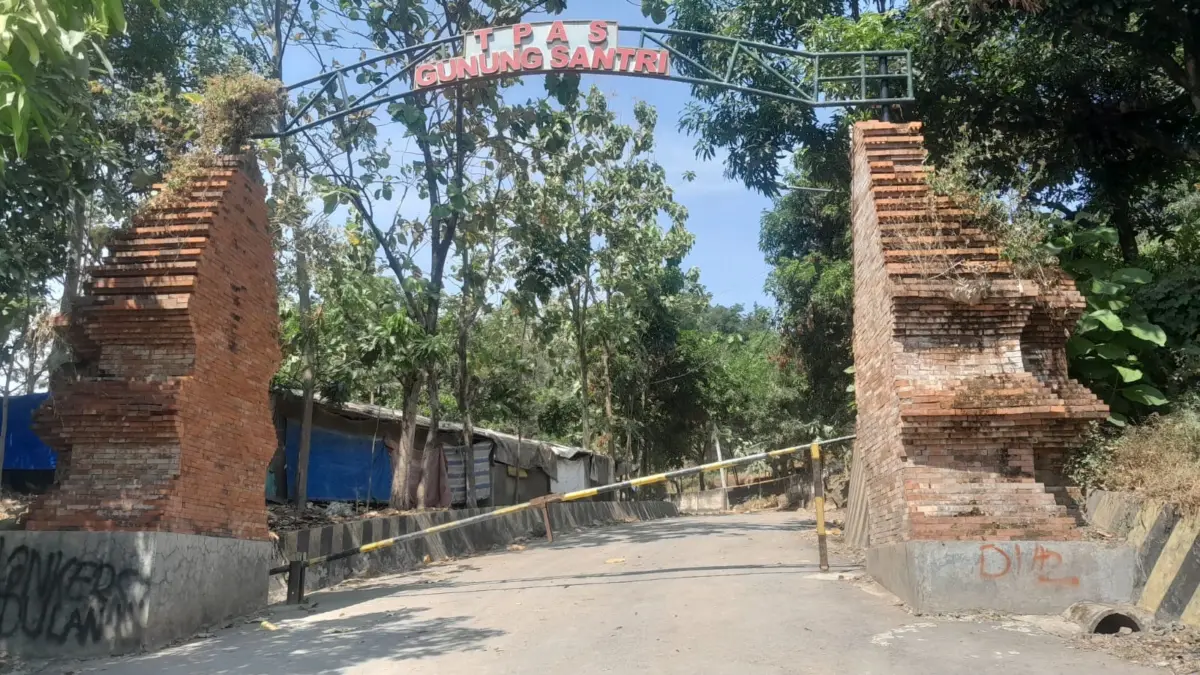 Akses TPAS Gunung Santri Belum Dibuka