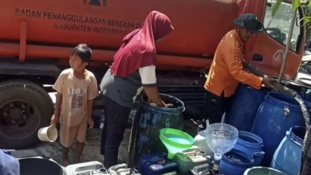 Sumber Air Berubah Rasa, Ribuan Warga Tanjakan Alami Krisis Air, BPBD Indramayu Kirim Tiga Tangki Air Bersih BPBD Indramayu kirim air bersih