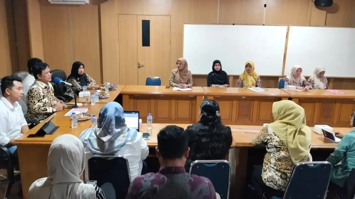 Karpet Merah untuk Investor, Pemkab Cirebon Siapkan 4 Ribu Hektare Kawasan Industri Kepala DPMPTSP Kabupaten Cirebon Dr Hilmy Riva\'i MPd