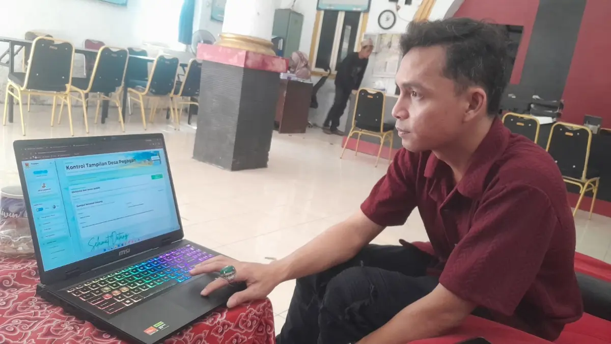 Pemerintah Desa di Cirebon Kembangkan Digitaisasi Layanan Berbasis Website Kuwu Pegagang Deni Harman