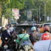 antrean kendaraan di Kota Cirebon