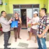 polisi bagikan sembako