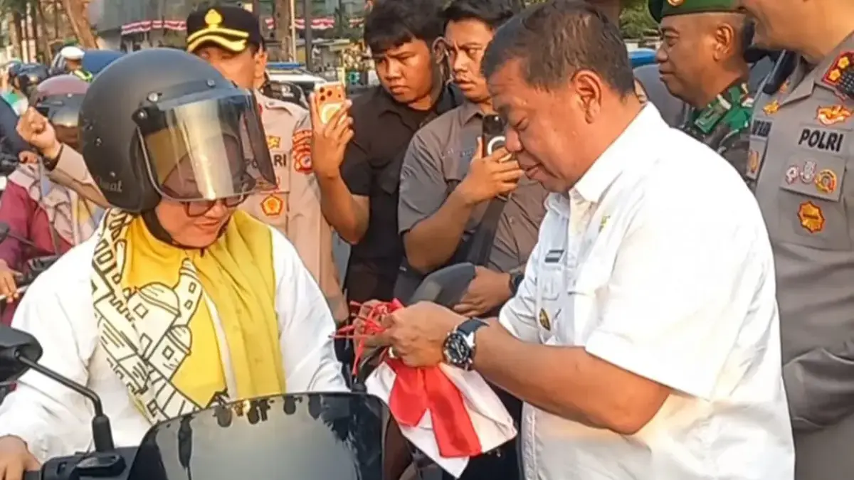 Jelang HUT RI, Pemkab Majalengka Bagikan Bendera Merah Putih Bupati Eman Suherman bersama Forkopimda