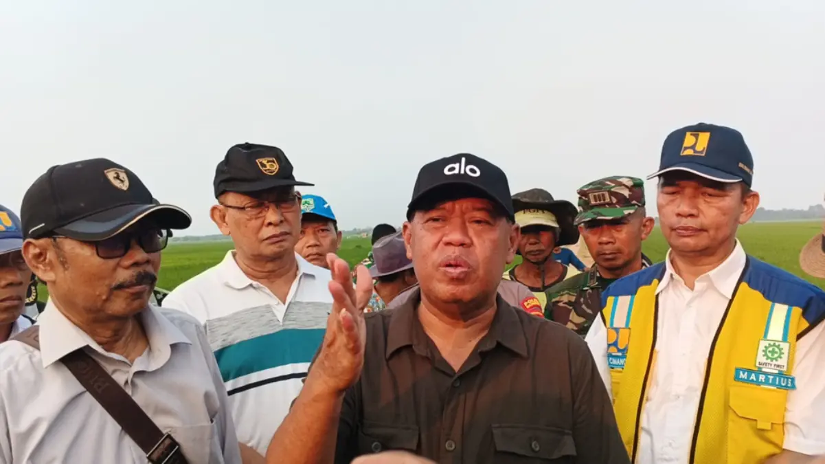 Atasi Kekeringan, Pemkab Majalengka dan BBWIS Siapkan Pompa Tenaga Surya dan Sodetan Permanen Bupati Eman pantau kekeringan di Ligung