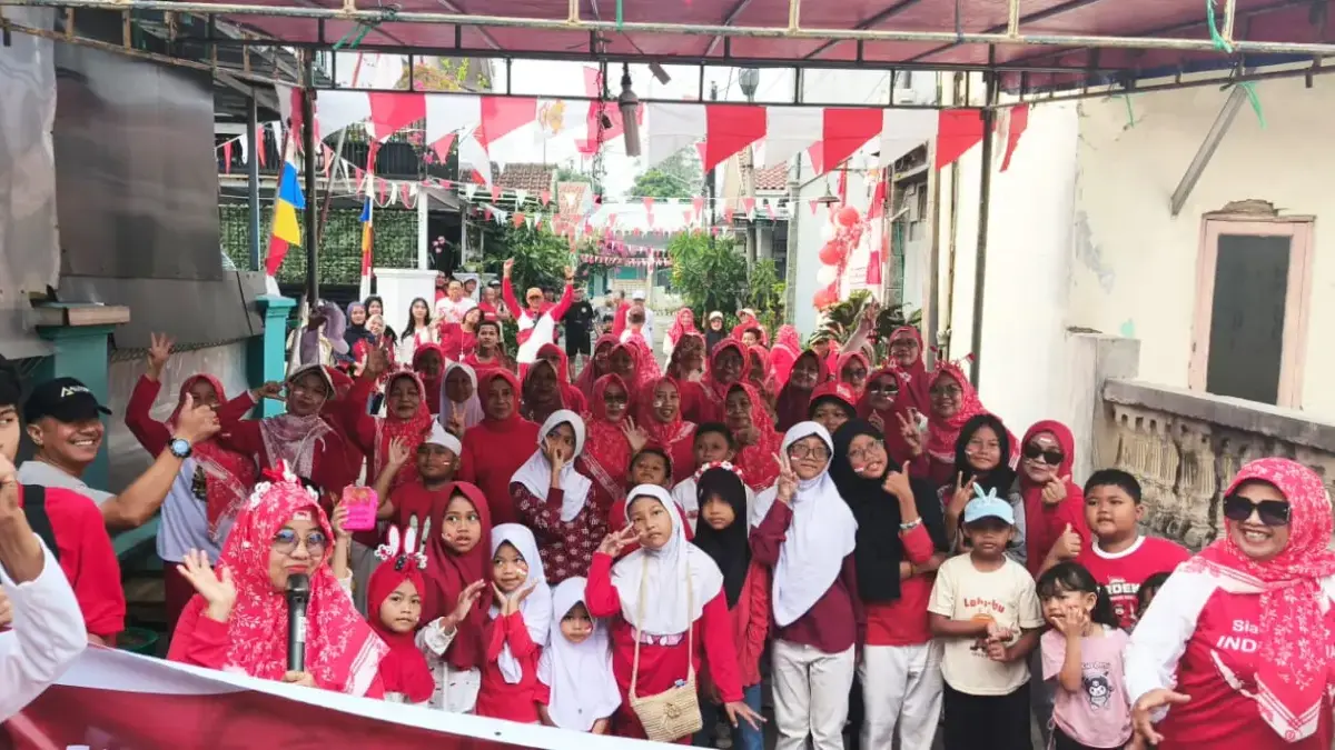 SEMARAK. Warga RT 03 RW 04, Perumahan Griya Sumber Indah (GSI) Kelurahan Tukmudal, Kecamatan Sumber, Kabupaten