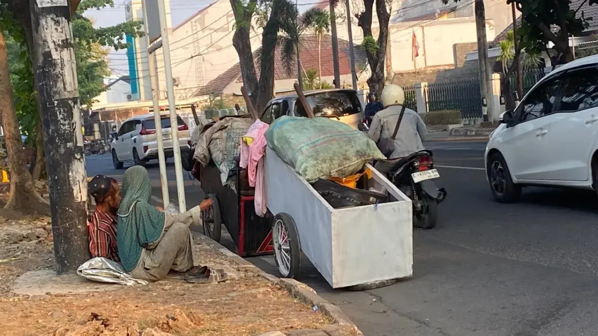 Manusia Gerobak Makin Marak di Kota Cirebon manusia gerobak