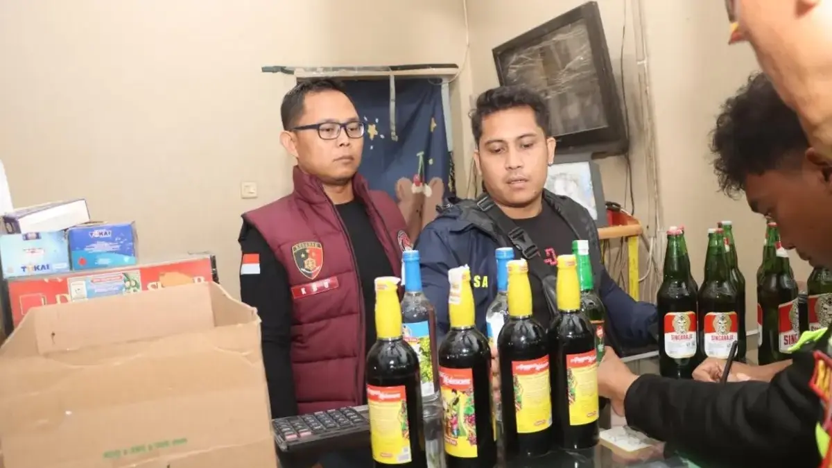Polres Kuningan Sita 62 Botol Miras dari Sejumlah Warung Ist