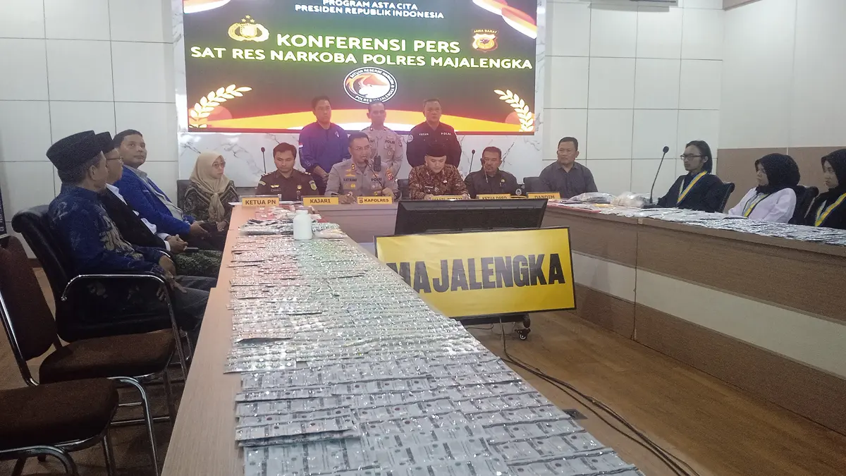 Polisi Sita 51,05 Gram Sabu dan 3.805 Butir Obat Keras Polisi mengamankan barang bukti berupa 51,05 gram sabu dan 3.805 butir obat keras
