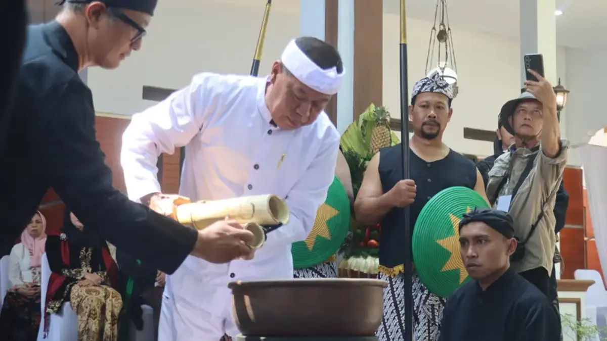 Tradisi Nyiramkeun Pusaka Talaga Manggung Resmi Jadi WBTB Indonesia Tradisi Nyiramkeun Pusaka Talaga