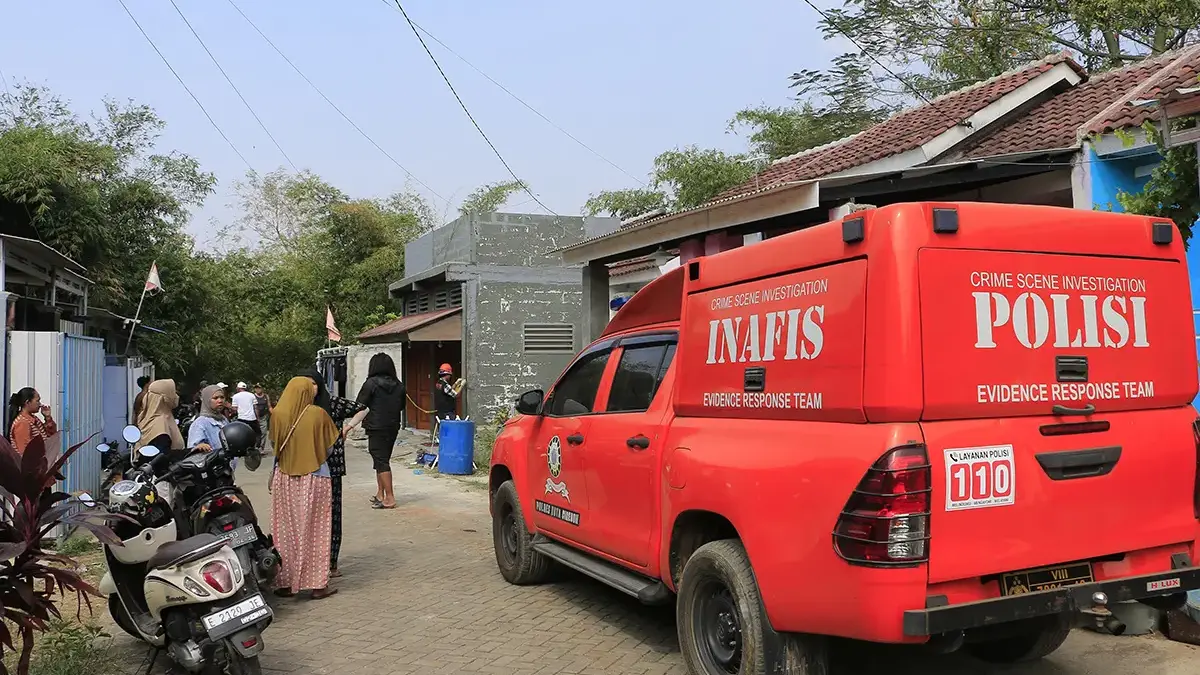 Rumah Terbakar, Ayah-Bayi Tewas Orang Tua Bersimbah Darah, Penyebab Pasti Masih Didalami Tim Inafis Polresta Cirebon mendatangi lokasi kebakaran