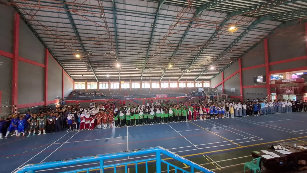 SANGAT ANTUSIAS: Para peserta Cirebon Handball Championship (CHC) V Tahun 2026 mengikuti acara pembukaan di GO
