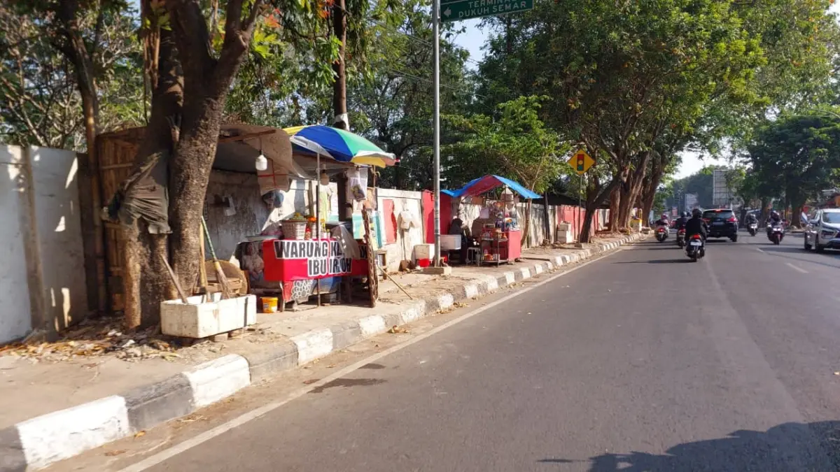 Pasca Penertiban di Kesambi Lapak Kecil Diratakan, Bangunan Permanen Ukuran Besar Belum Tersentuh Penertiban PKL Kesambi