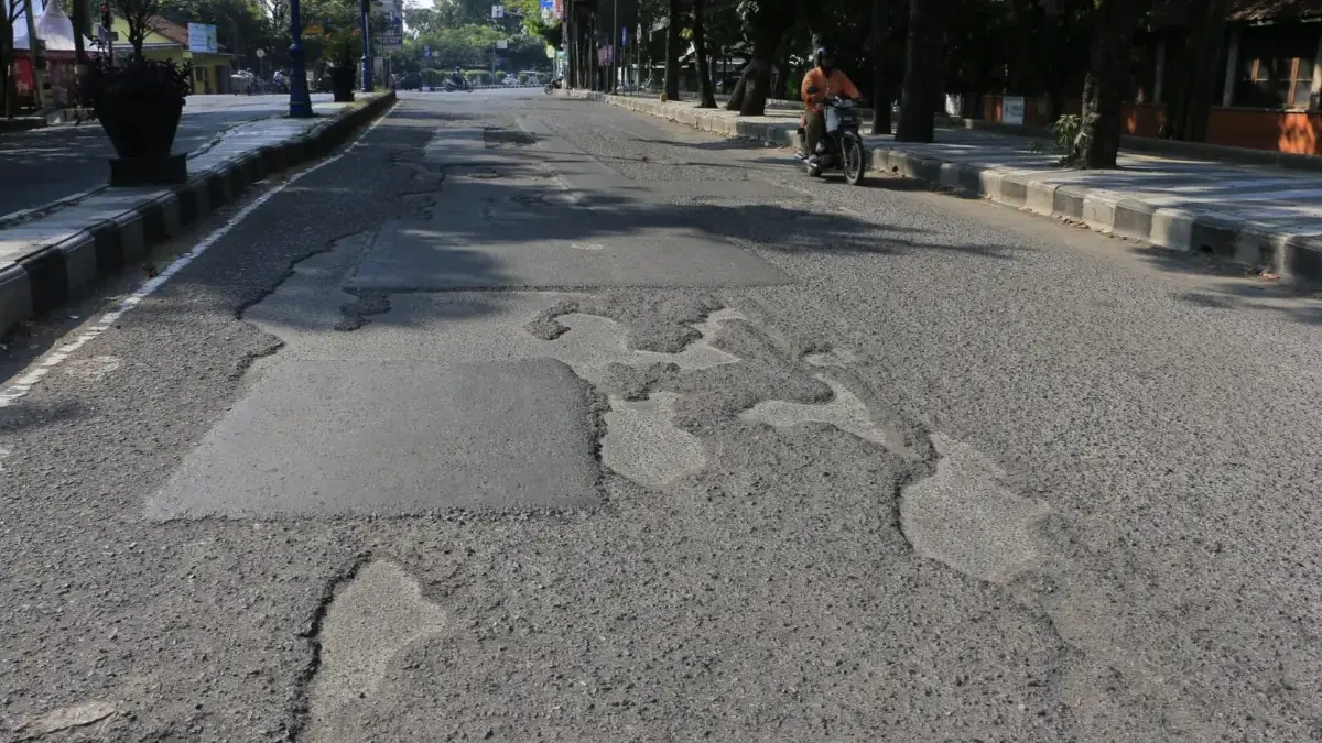 Jalan 24 Jam, APJ Hanya Malam Hari, Herawan: Andai Rp18 Miliar Per Tahun Itu untuk Jalan dan Drainase infrastruktur
