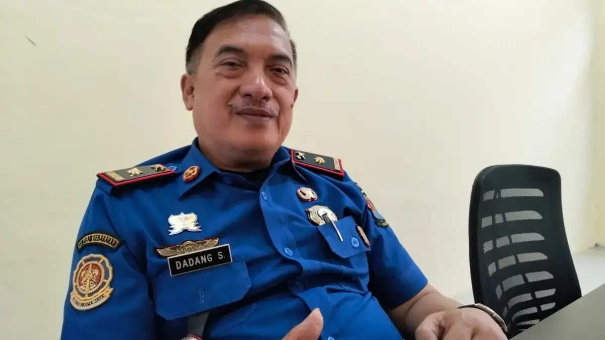 Kepala Disdamkarmat Kabupaten Cirebon Drs Dadang Suhendra MSi