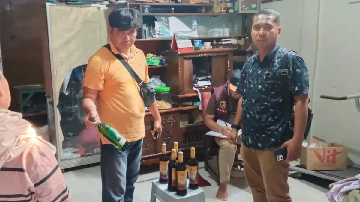 Operasi Pekat, Polresta Cirebon Sita 195 Botol Minuman Keras operasi pekat