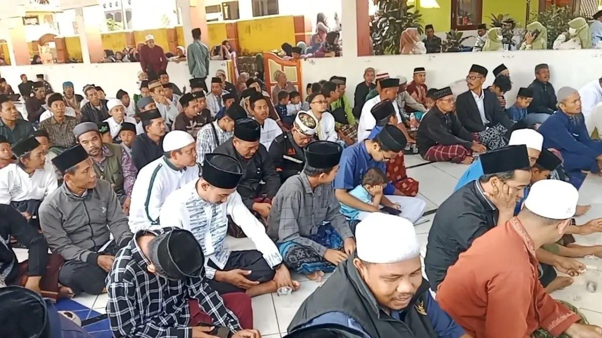 Tradisi Maulid Nabi Habiskan hingga Rp3 Miliar, Ribuan Pendatang Padati Benda Kerep Maulid Nabi Muhammad SAW