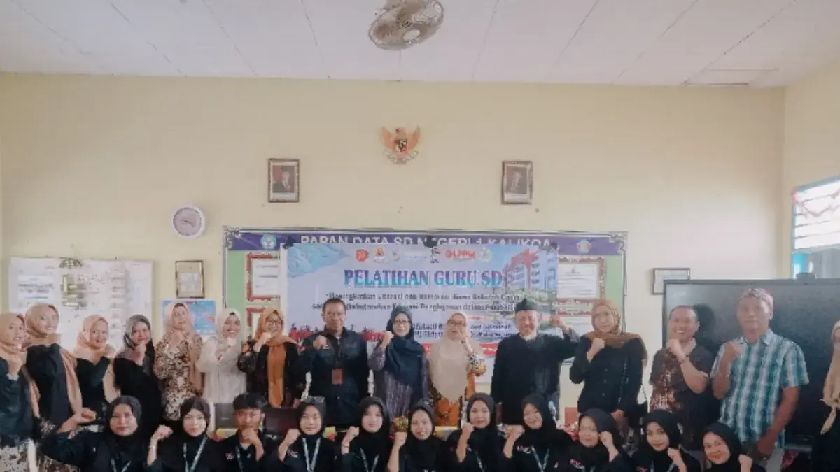 Belajar Tak Harus di Kelas, Guru SDN 1 Kalikoa Manfaatkan Lingkungan Desa Guru SDN 1 Kalikoa