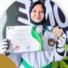 Pesona Rifka Santriwati Pesantren Al Hikmah Bobos peraih medali