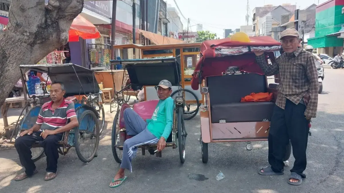 Becak Listrik Bikin Pebecak Lansia di Cirebon Tersenyum, Tak Lagi Harus Mengayuh, Penghasilan Naik Rp80 Ribu becak listrik Cirebon