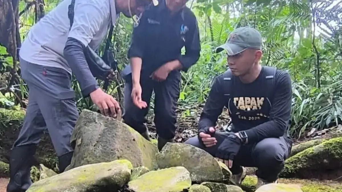 Enam Struktur Situs Gunung Ageung Majalengka Resmi Jadi Cagar Budaya Situs Gunung Ageung, Desa Cipasung, Kecamatan Lemahsugih,