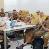 Jajaran Pemkab Indramayu sedang membahas program Indramayu Kuliah untuk mencetak satu desa satu sarjana