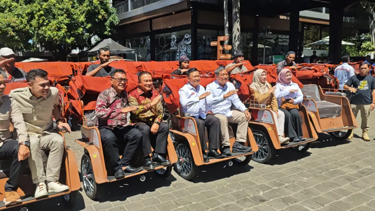 Prabowo Kirim 200 Becak Listrik ke Kuningan, Untuk Lansia Tetap Produktif Cari Nafkah